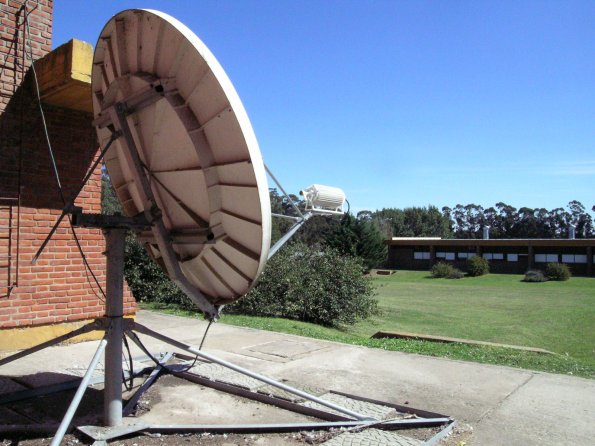 antena de comunicacion satelital