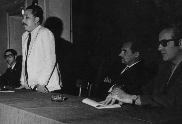 cruz en el aula magna