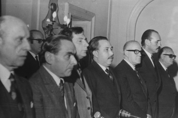 cruz en un acto en el aula magna