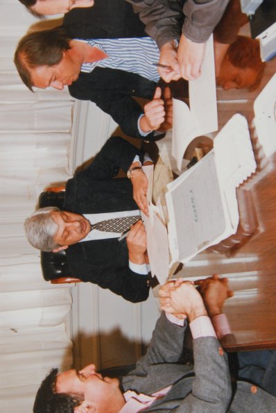 año 1997  firma edifico de humanas