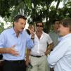 View the image: leche Escuela granja, Araya,Macri 031